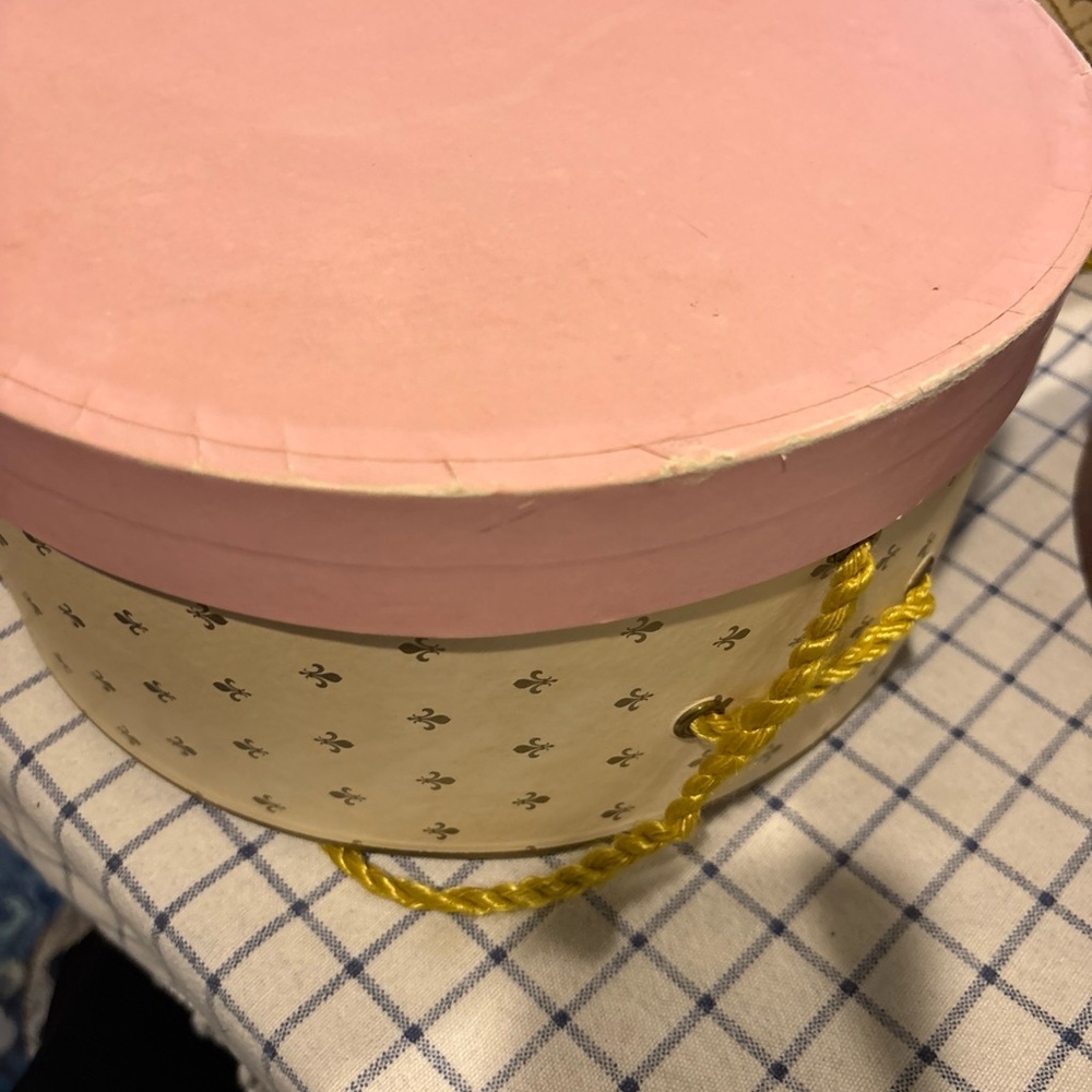 3 Vintage Hat Boxes - Picture 5 of 8